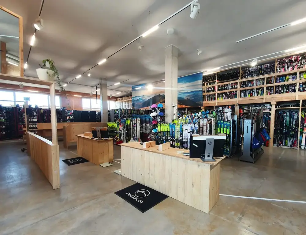 Intérieur de la boutique LocFactory au Bry, Fribourg